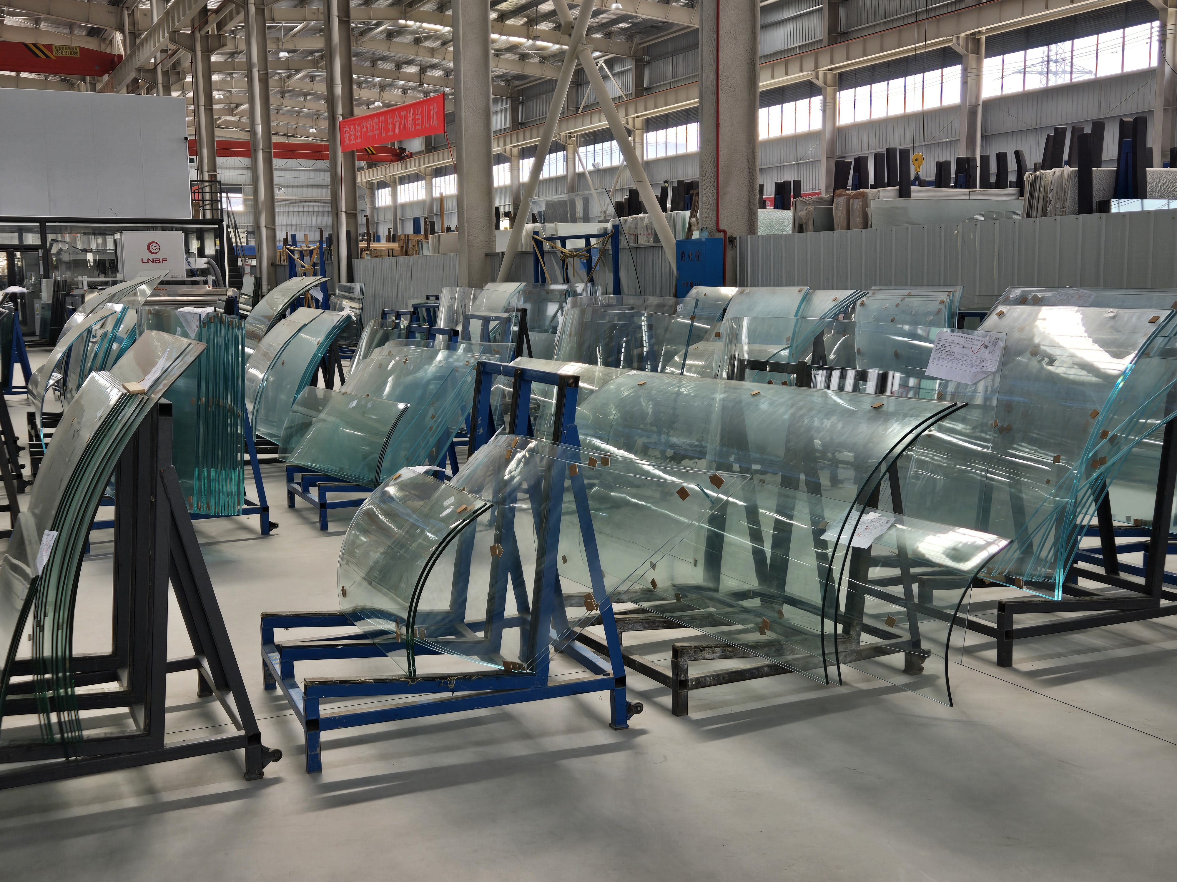 kính cường lực cong hiện đại