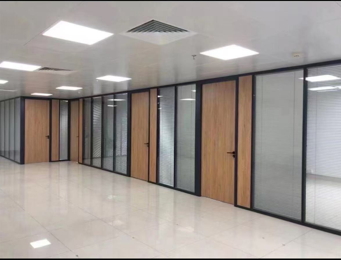 Vách ngăn phòng trong nhà trong suốt chống cháy Bảng cao cấp giúp ngăn cách trong nhà tốt hơn
