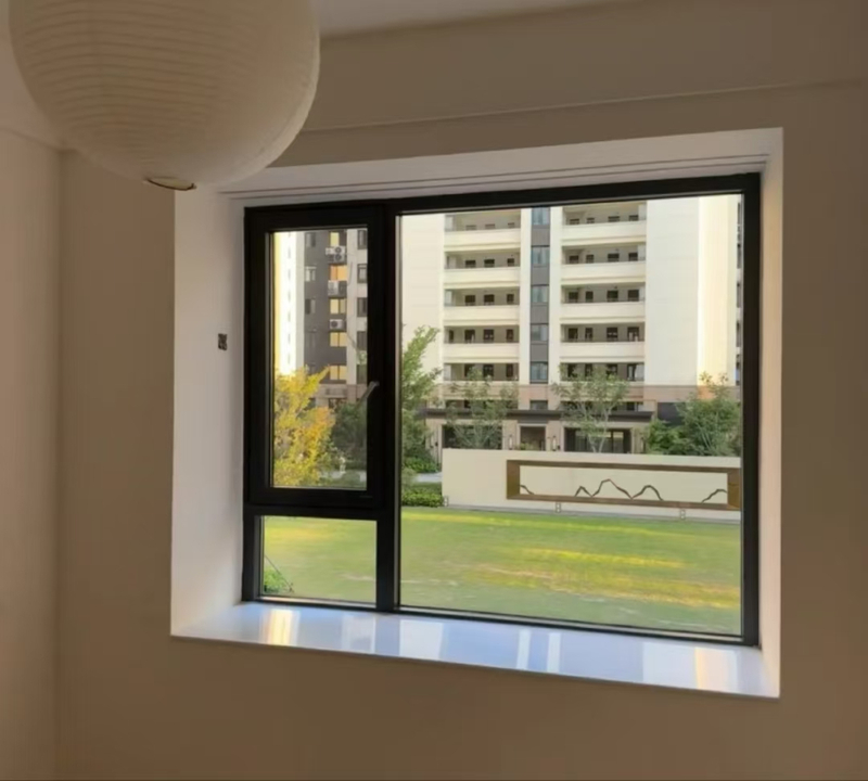 Cửa sổ bằng nhôm cách âm màu xám, cửa sổ kính cường lực trong suốt, cửa sổ thủy tinh máy tính