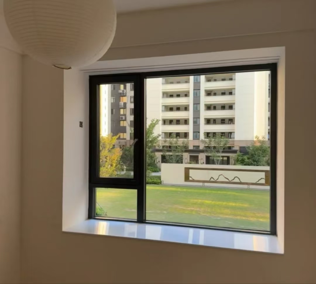 Cửa sổ bằng nhôm cách âm màu xám, cửa sổ kính cường lực trong suốt, cửa sổ thủy tinh máy tính